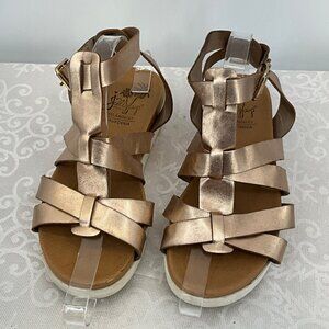 Jelly Pop Womens‎ Rose Gold Sandals Size 6M Faux Leather With Buckle Closure